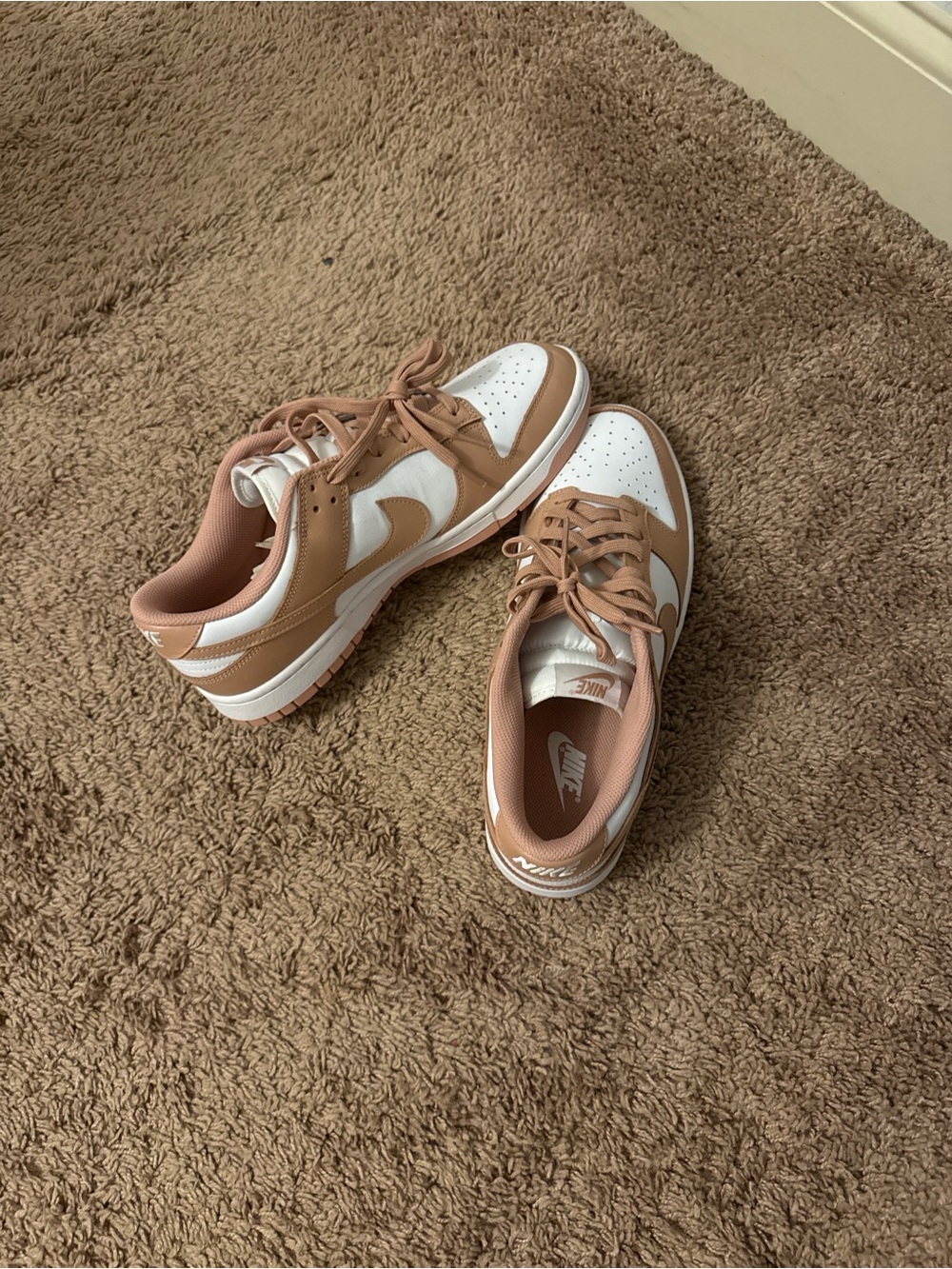 Nike Women's Low-Top Sneakers in White and Tan